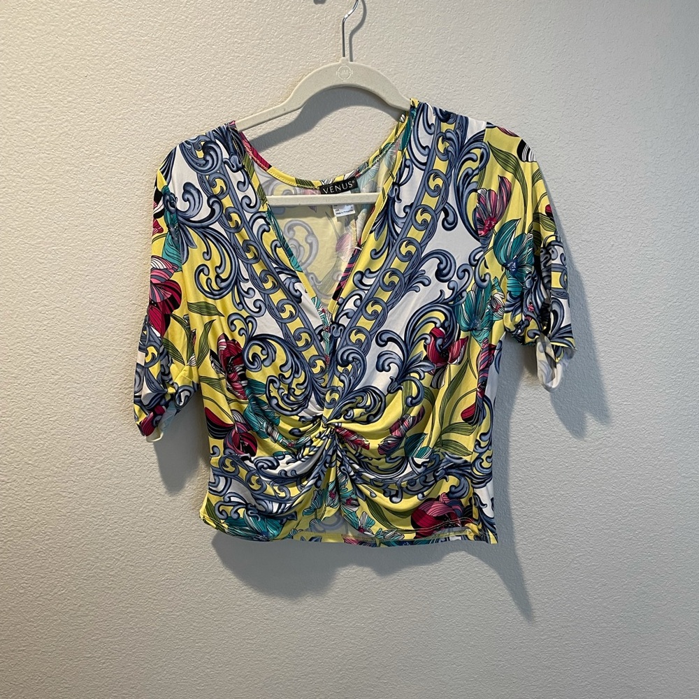Venus top butterfly sleeves, light fabric size large